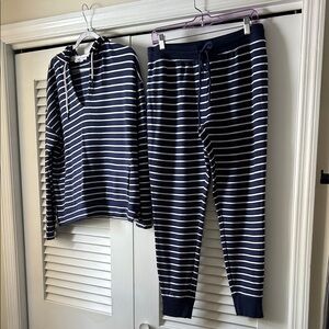 Vineyard Vines Navy and White Striped women’s jogger set